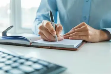 Werkvertrag – muss der Werkunternehmer Stundenzettel schreiben? Nein!