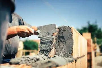 Errichtung einer Mauer an einer Grundstücksgrenze – Unterlassunganspruch