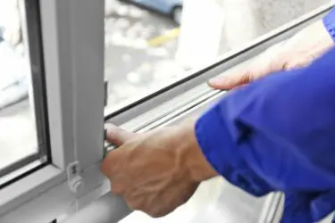Kondensatbildung nach Fenstereinbau spricht für Einbaufehler