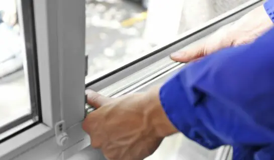 Kondensatbildung nach Fenstereinbau spricht für Einbaufehler