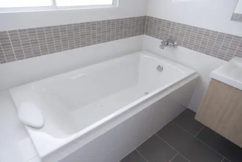 Bauträgervertrag über Eigentumswohnung - Mangelhaftigkeit von Dusche und Badewanne