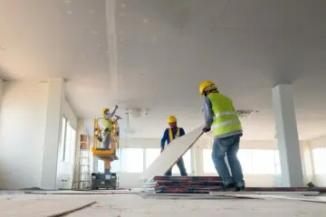 Bauträger übergibt Wohnung nicht termingerecht – Nutzungsausfallentschädigung für Erwerber
