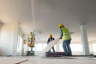 Bauträger übergibt Wohnung nicht termingerecht – Nutzungsausfallentschädigung für Erwerber