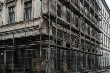 Kündigungsvergütung Gerüstbau: 30% Abzug für entfallenen Abbau
