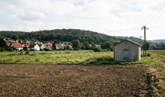 Bauvorbescheid für ein Mehrfamilienhaus: Warum Bauen im Außenbereich scheitert