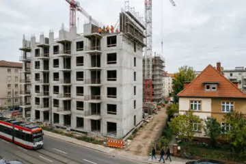 Klage gegen die Baugenehmigung eines Nachbarn: Abstandsflächen und Baustopp