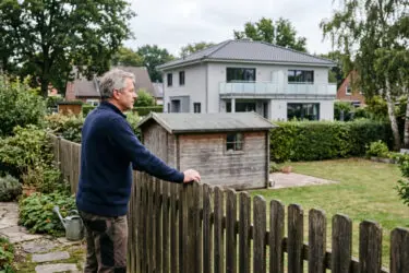 Mehrere Wohnhäuser im Mischgebiet: Anfechtung der Baugenehmigung abgewiesen