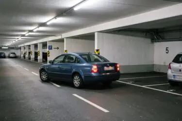Kaufpreisminderung für Tiefgaragenstellplatz: Trotz sechs Rangierbewegungen abgelehnt