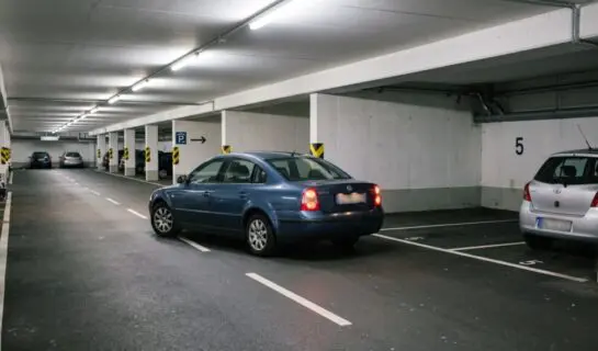 Kaufpreisminderung für Tiefgaragenstellplatz: Trotz sechs Rangierbewegungen abgelehnt