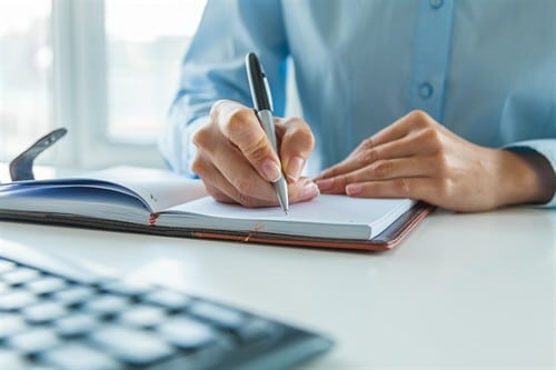 Werkvertrag – muss der Werkunternehmer Stundenzettel schreiben? 