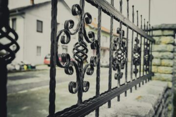 Grenzzaun – Anspruch auf Entfernung eines unüblichen Zauns
