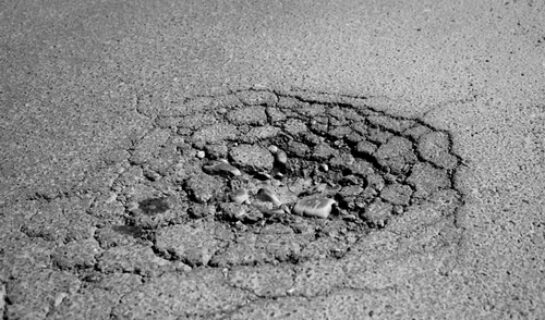 Schadenersatzanspruch aufgrund von Aufwölbungen und Aufbrüchen von Asphalt