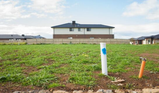 Bauen an Grundstücksgrenze – Verwirkung des nachbarlichen Abwehrrechts