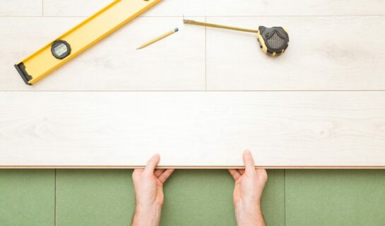 Mangelbeseitigungskosten bei Parkettbodenbeschädigung durch mangelhaften Parkettkleber