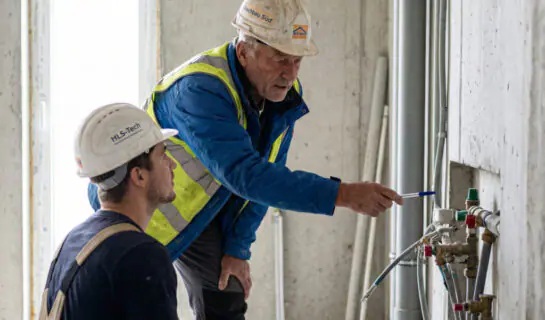 Verbot der Arbeitnehmerüberlassung im Bau: Wann Stundenlohn Verträge nichtig macht