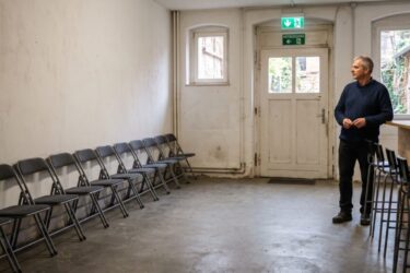 Nutzungsuntersagung für Versammlungszwecke bleibt wegen Brandschutzmängeln vollziehbar