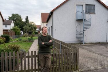 Umnutzung einer Schreinerwerkstatt zu Wohnungen verletzt keine Nachbarrechte
